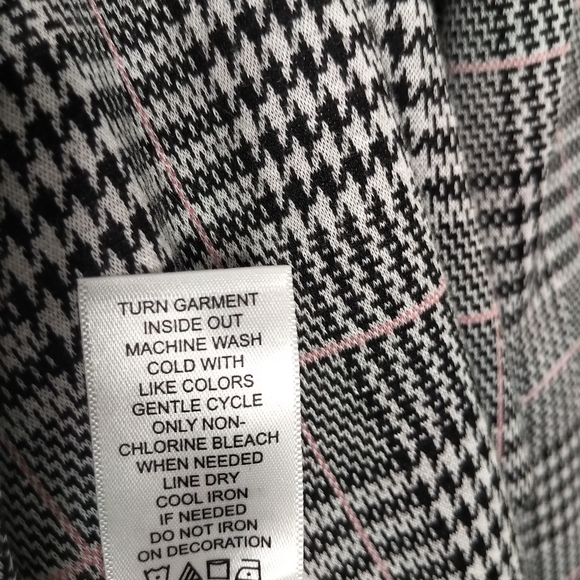 Maurices plaid blazer with pockets - Picture 8 of 8